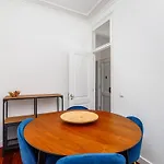Olarias Blue In Center By Homeful Homes Apartmán